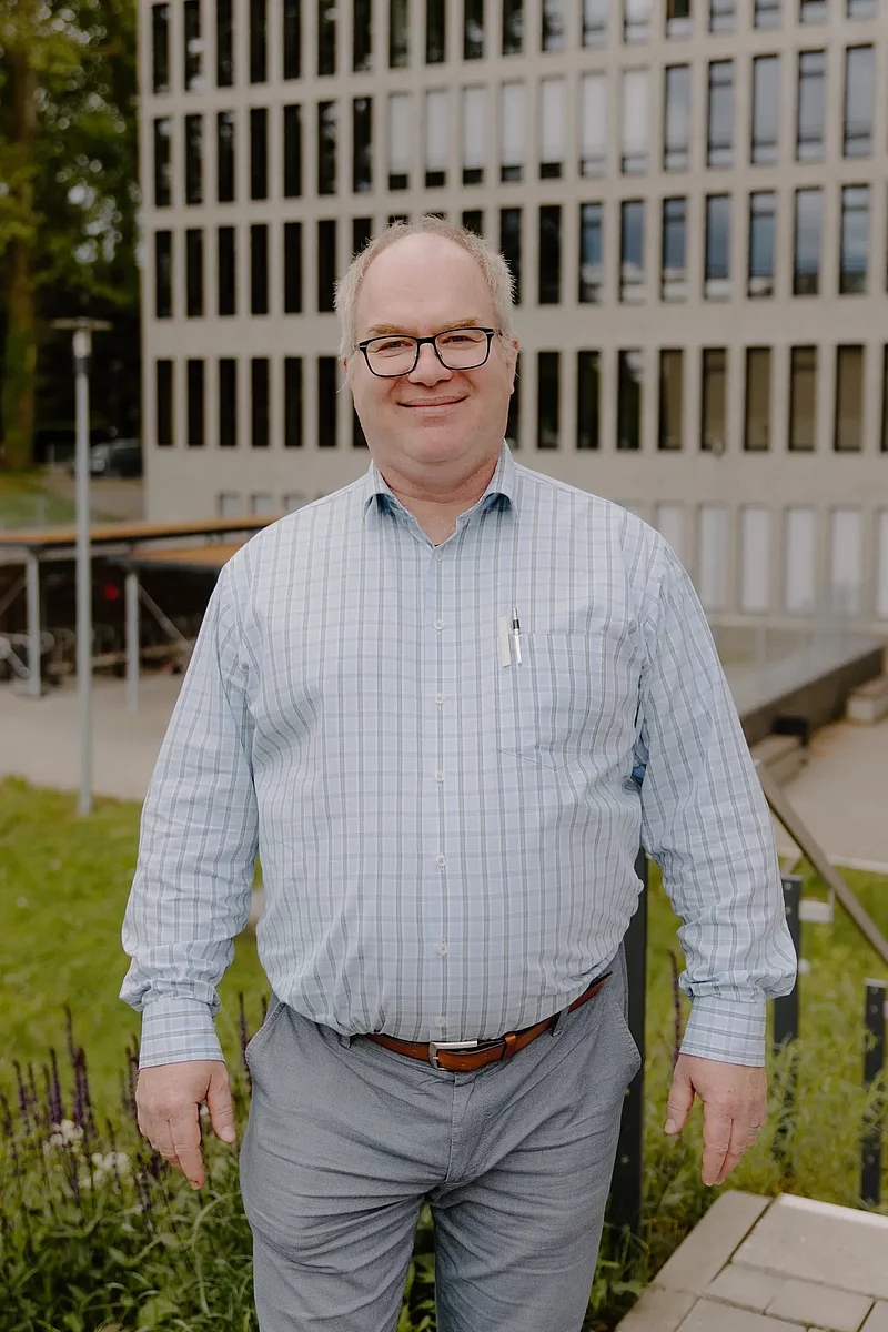Das Foto zeigt den Abteilungsleiter Jürgen Meder.